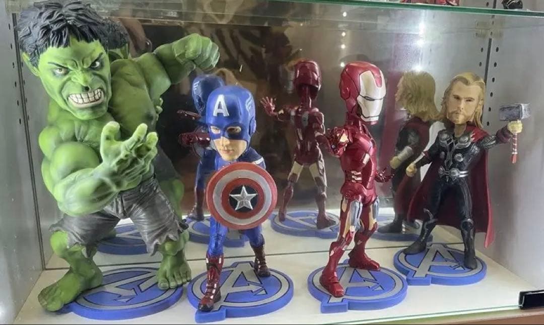 入手困難　美品　アベンジャーズ フィギュア　4体セット