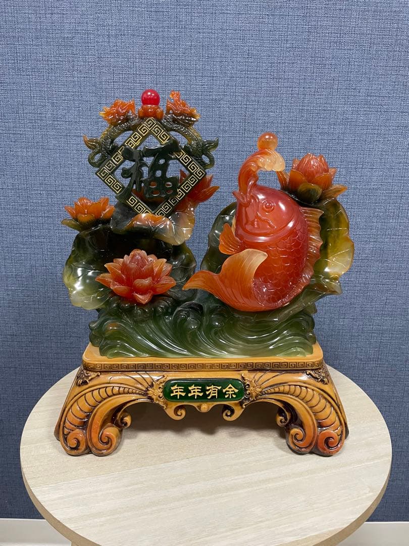 翡翠 魚と蓮の花の置物