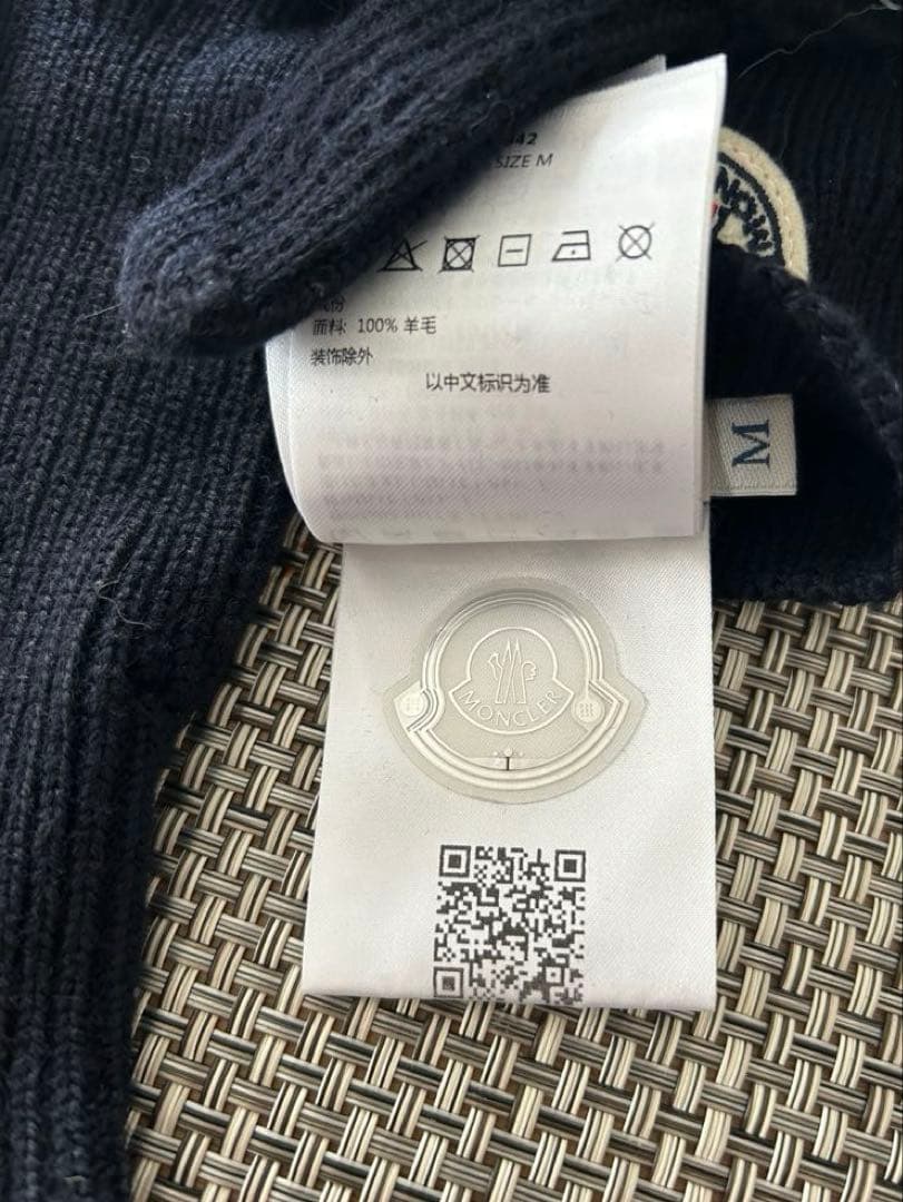 モンクレール☆上質ニット手袋！ユニセックスＭサイズ／ブラックロゴマーク付