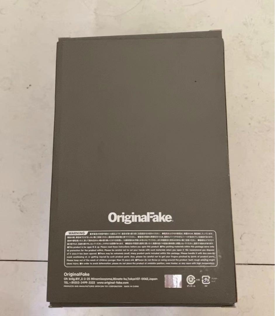 KAWSのROBERT LAZZARINIバージョンのCOMPANION