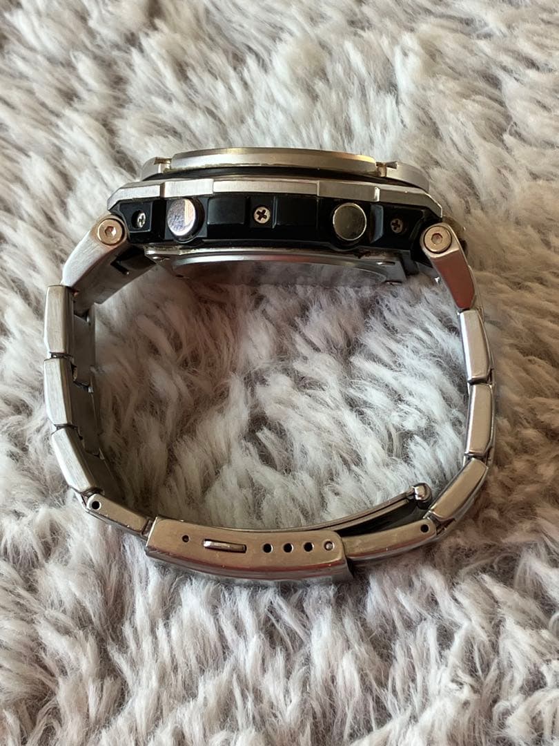 【カッコイイ】G-SHOCK GST-W110D-1A9JF ゴールド/ブラック