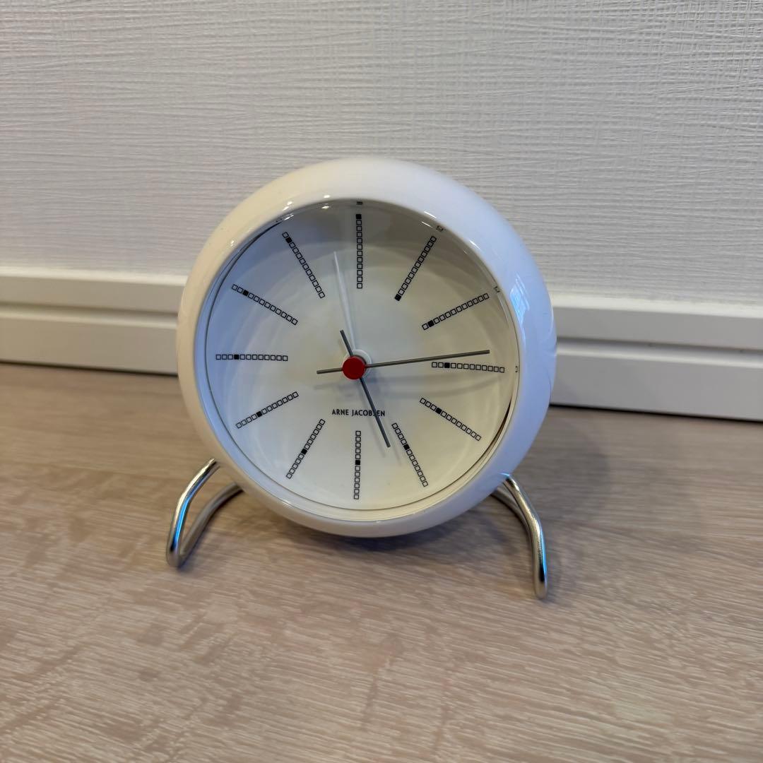アルネ ヤコブセン ホワイト 丸型 置時計
