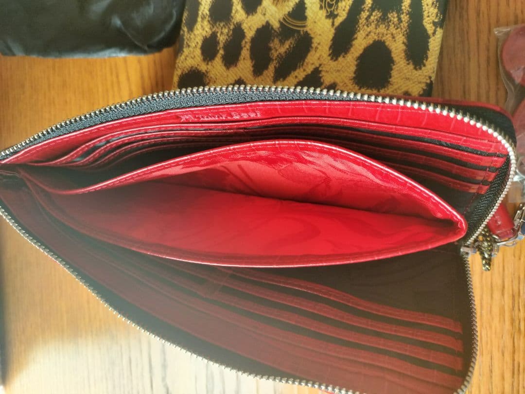 Think Bee! 長財布 黒と赤 花模様