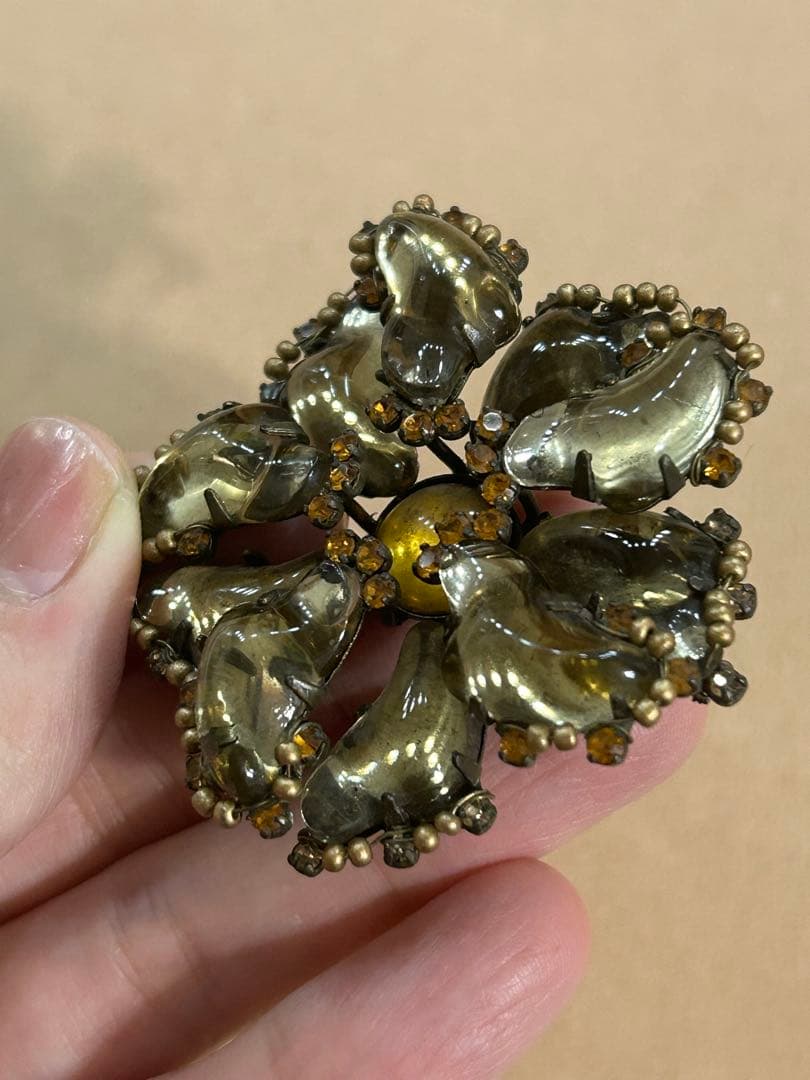 DeLuxe accessories ブローチ