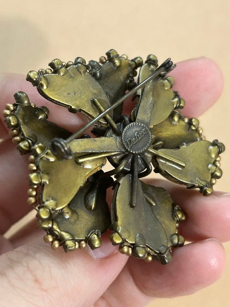 DeLuxe accessories ブローチ