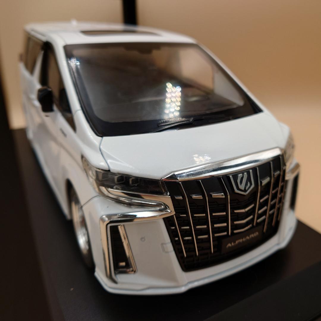 1/18 トヨタ アルファード ホワイト サウンド＆ライト ダイキャストミニカー