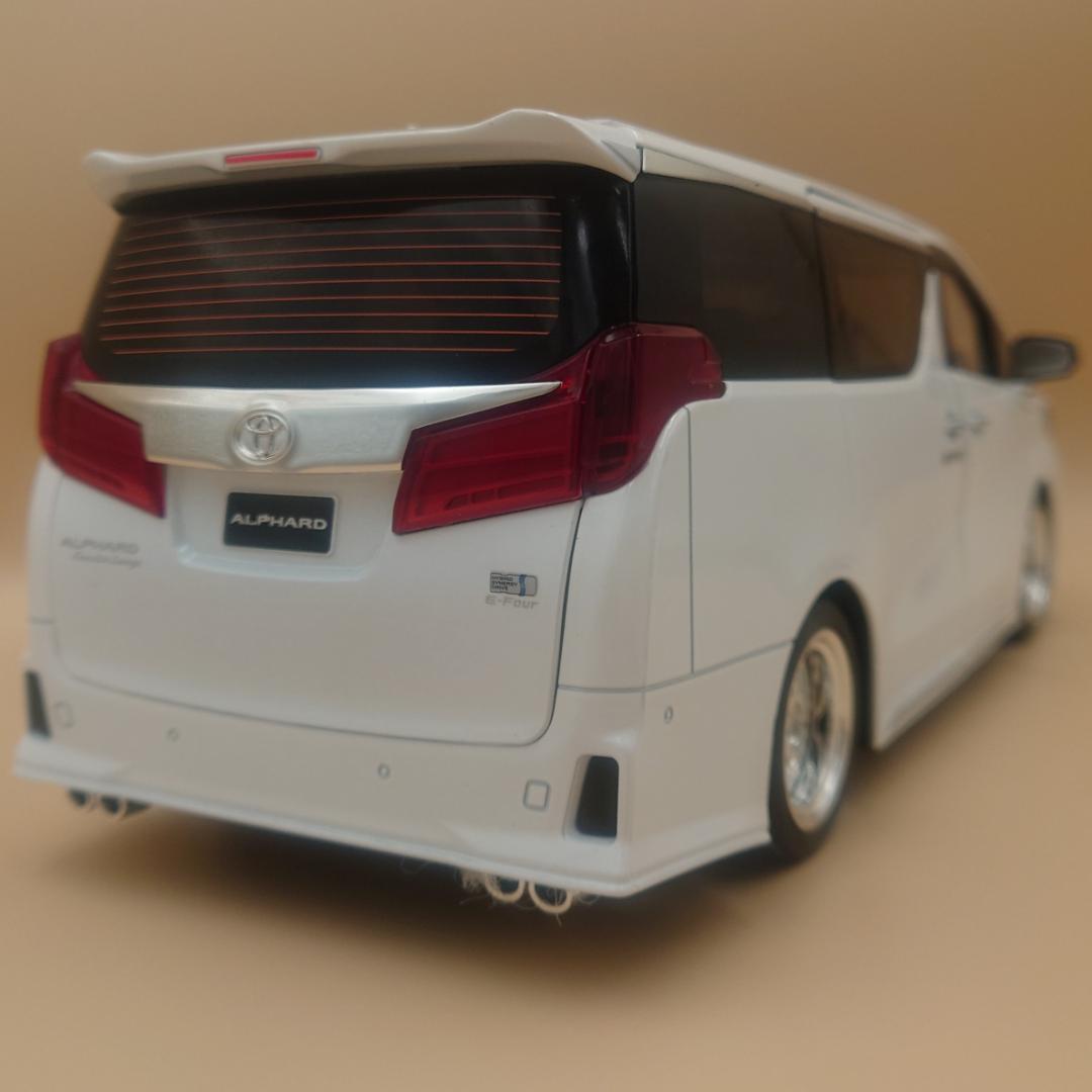 1/18 トヨタ アルファード ホワイト サウンド＆ライト ダイキャストミニカー