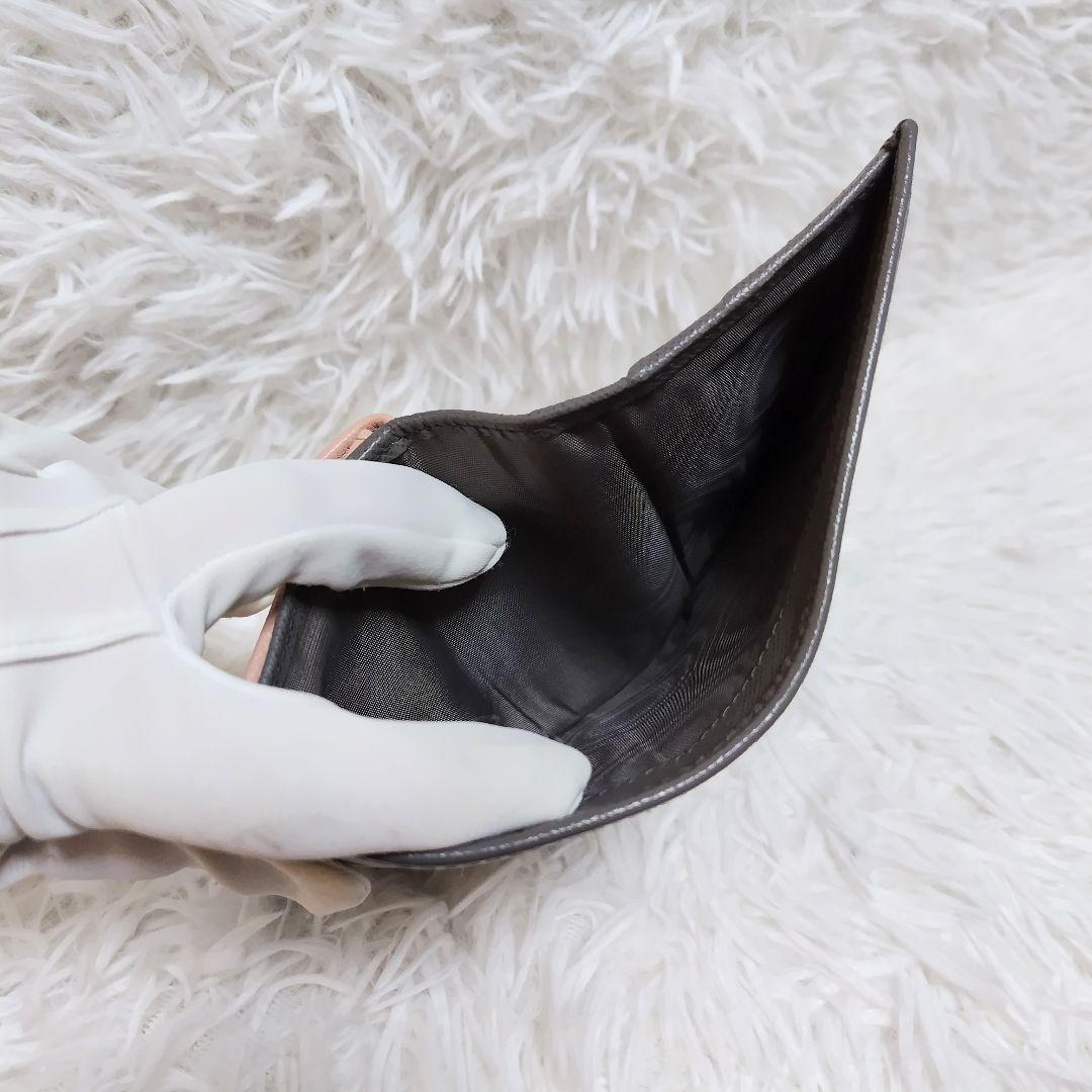 レア美品✨プラダ◇マルチカラー二つ折り財布　サフィアーノシルバー金具グレーピンク