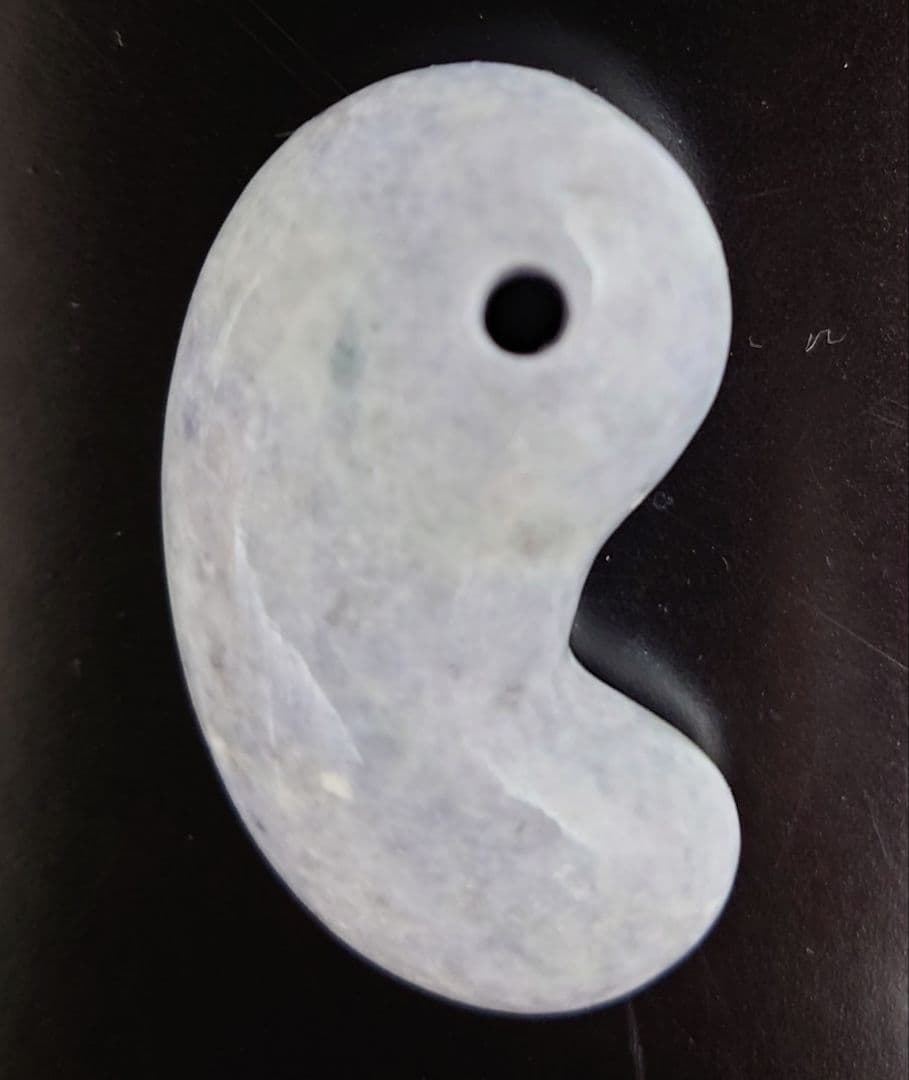 【連休セール】糸魚川翡翠　勾玉　ラベンダー