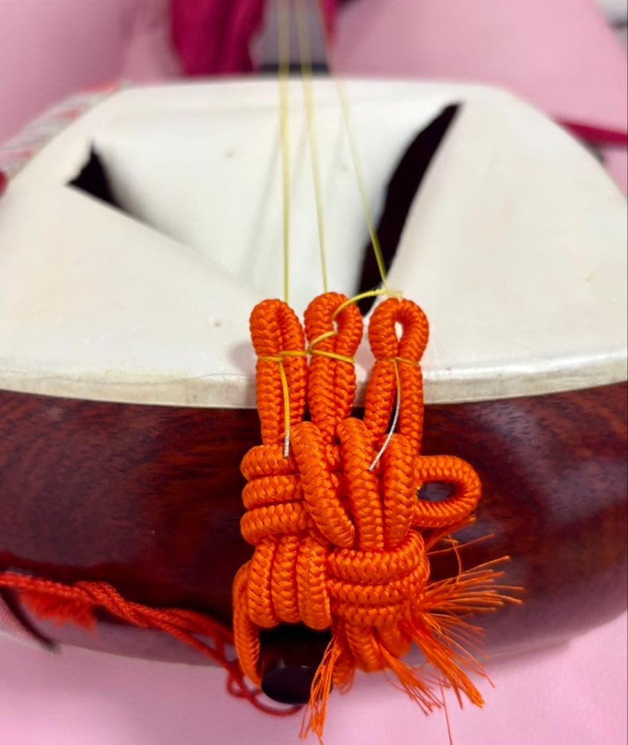 三味線 本体 ハードケース付き 布袋紅 皮破れ有り