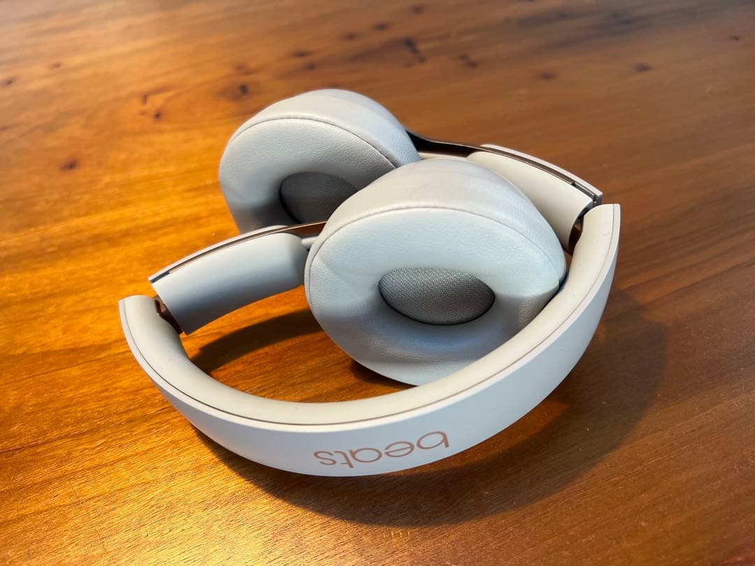 Beats Solo Proワイヤレスヘッドフォン ホワイト ケース付き