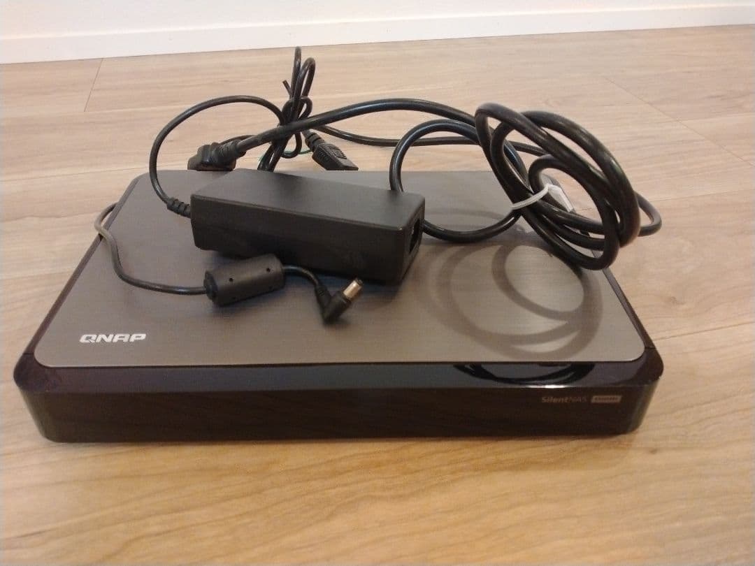 QNAP HS-210 NAS 2ベイ