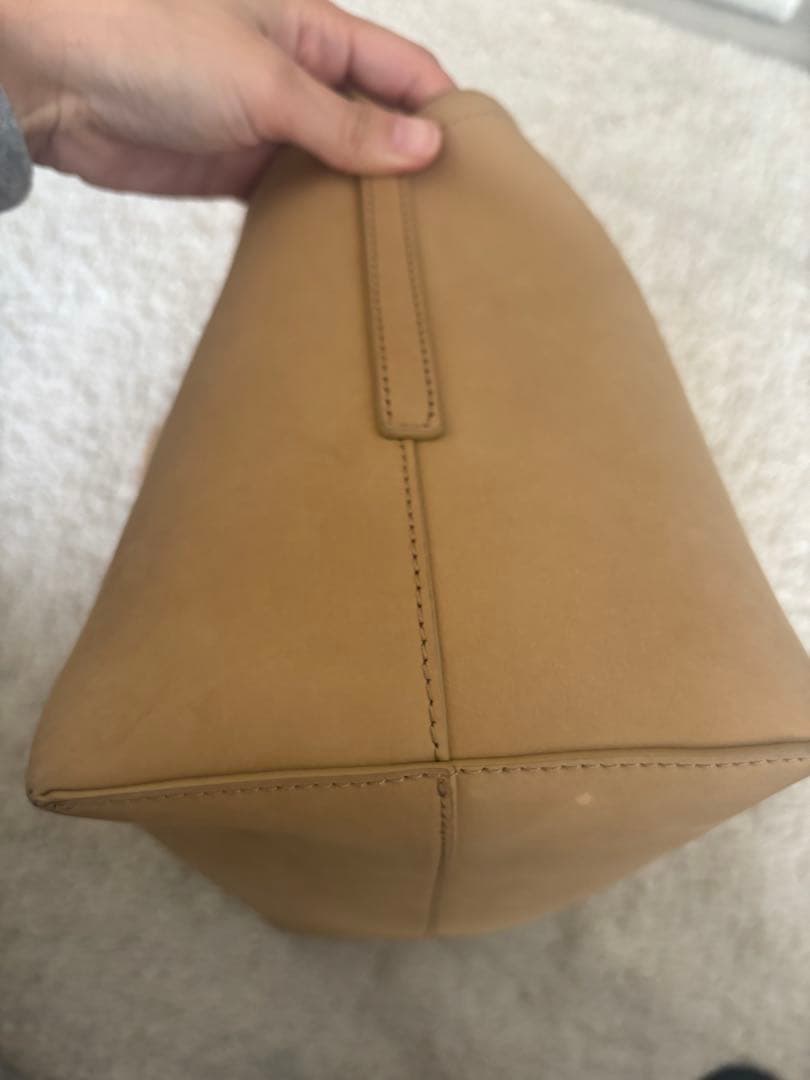 エトレトウキョウ　ナローショルダーランドスケープレザーバッグ　ベージュ