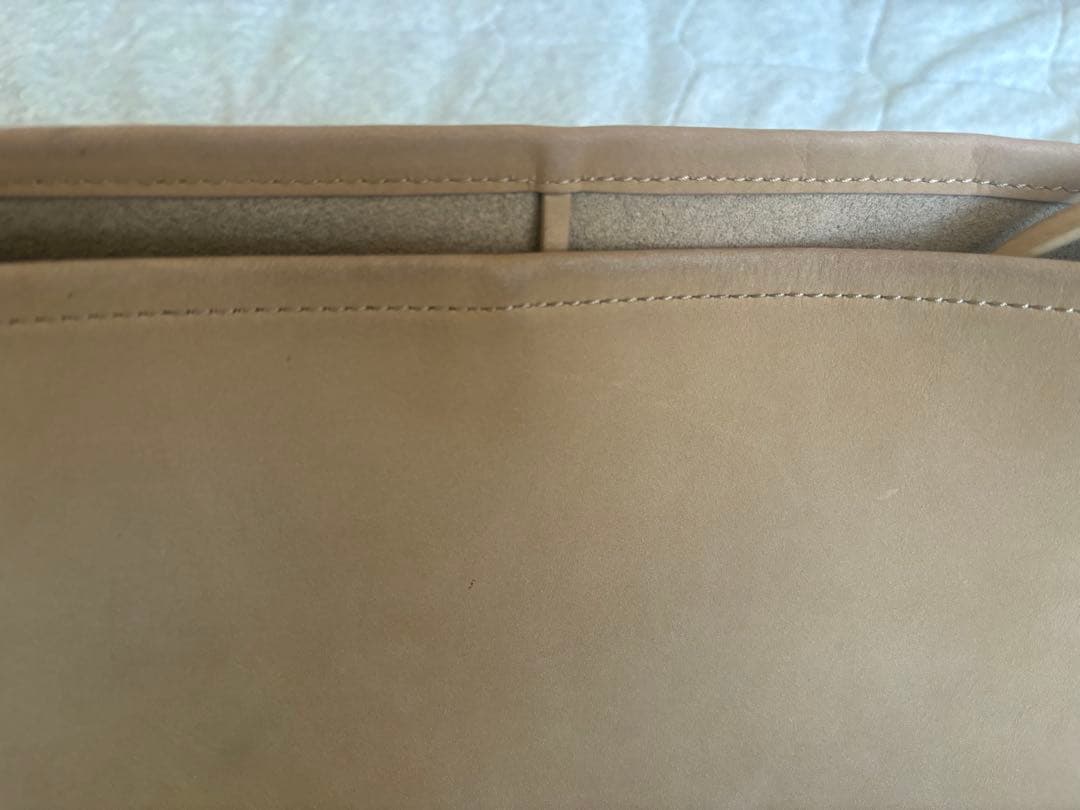 エトレトウキョウ　ナローショルダーランドスケープレザーバッグ　ベージュ