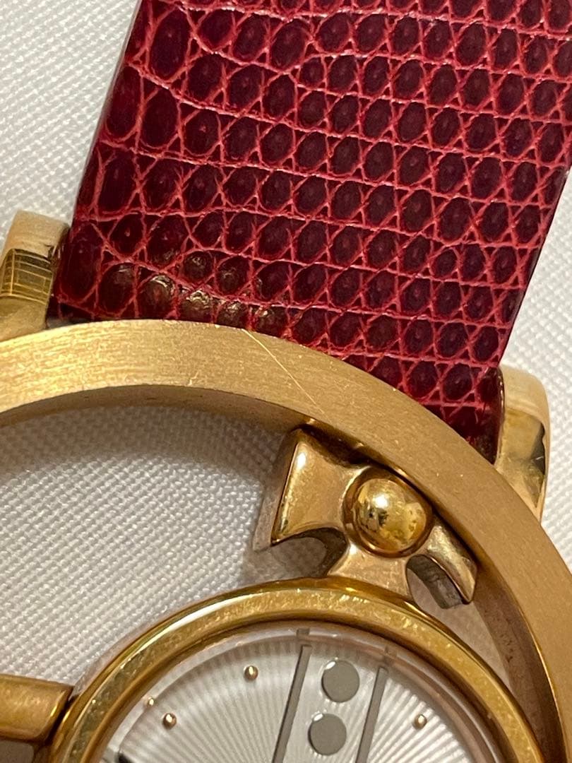 vivienne ヴィヴィアン 腕時計 サークルオーブ　電池切れ　赤