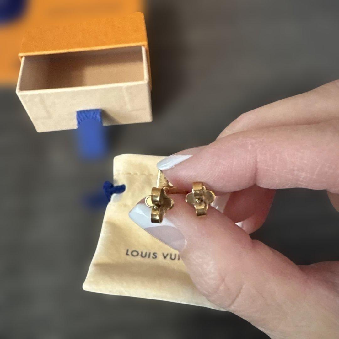 ルイヴィトン　スタッズピアス