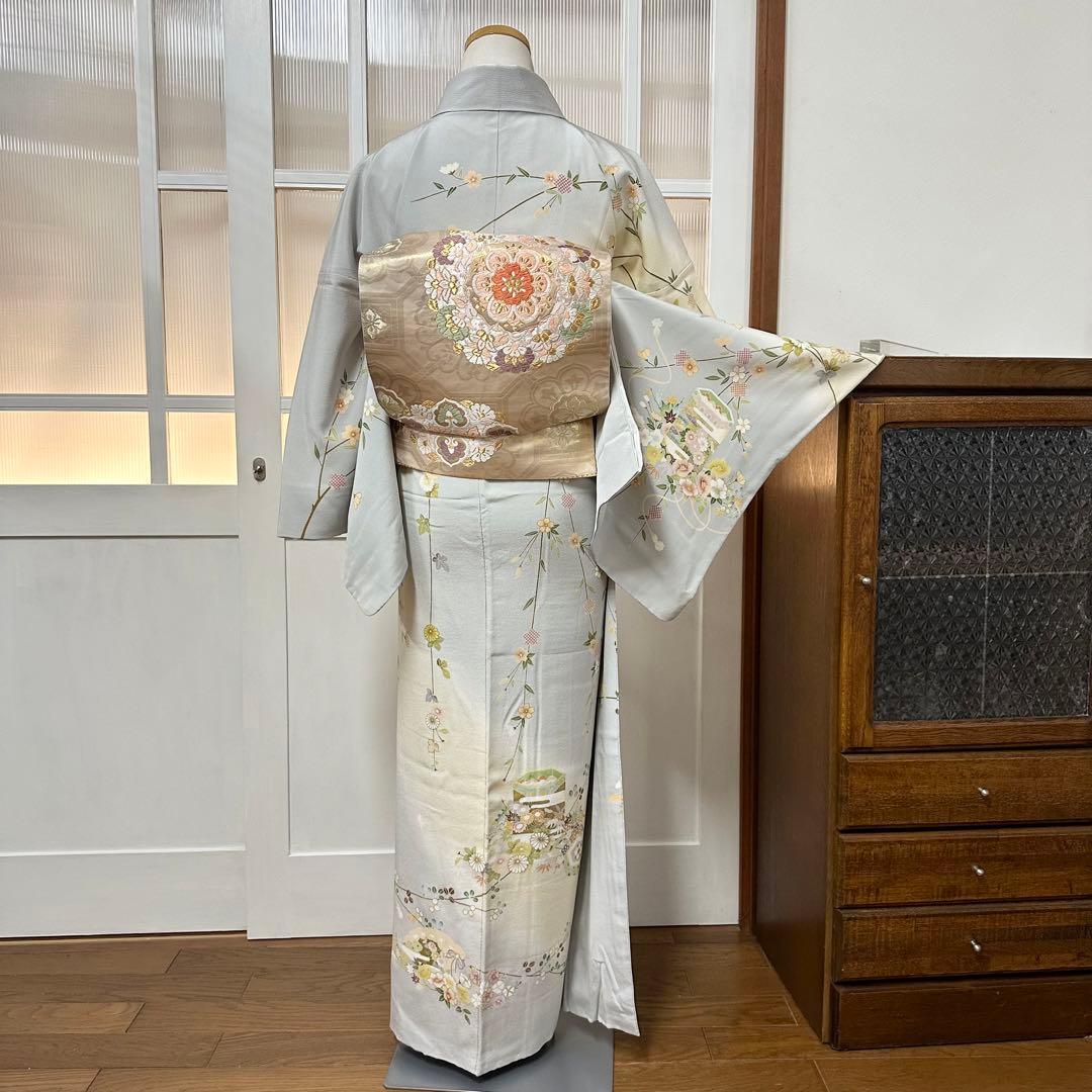 し*ず様 付下げ　袷　正絹　　薄雲鼠色・薄黄色　暈し　貝桶・檜扇　身丈168裄7