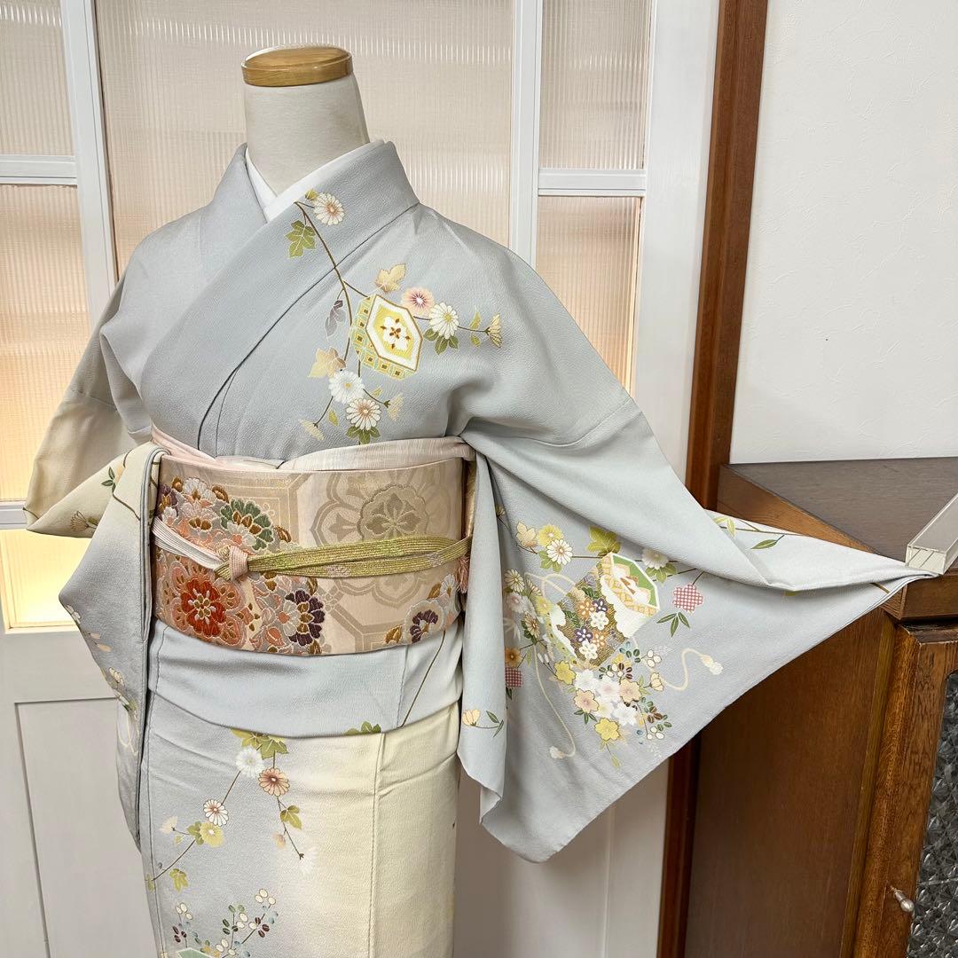 し*ず様 付下げ　袷　正絹　　薄雲鼠色・薄黄色　暈し　貝桶・檜扇　身丈168裄7