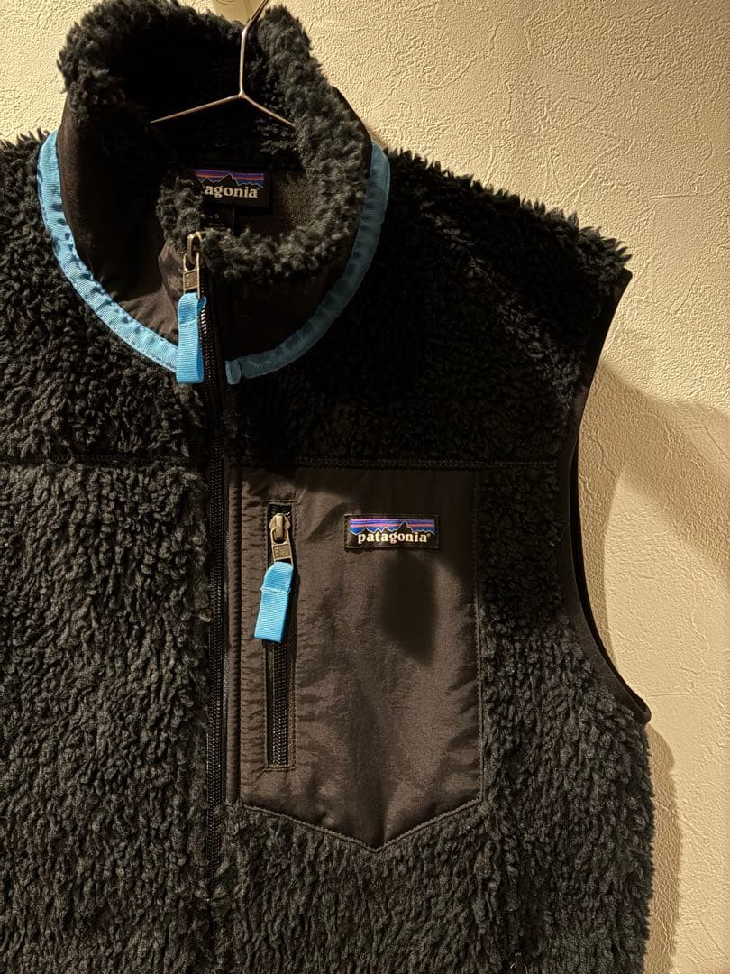 patagonia フリースベスト ブラック/ブルー