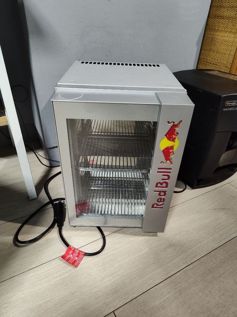Red Bull コンパクト冷蔵庫 LEDライト付き