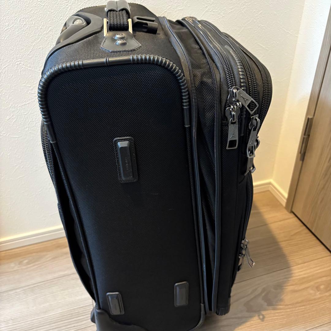 Travelpro FlightCrew 5 22” Expandable