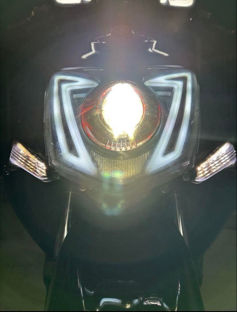 シグナス3型用 社外ヘッドライト プロジェクター付きレッドアイ