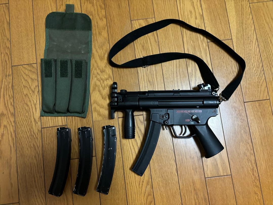 東京マルイ　MP5K A4　電動ガン　スリング、多段マグ4本、マガジンポーチ付属