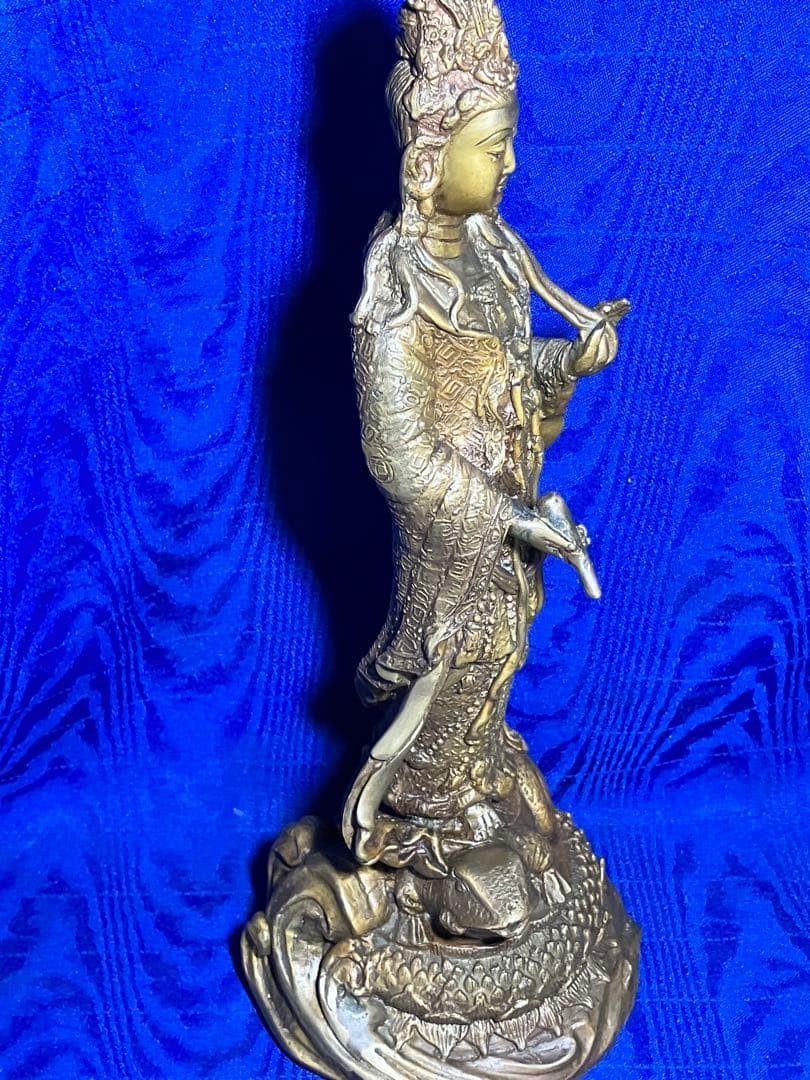 仏像　観音様　真鍮製　観音菩薩　金属　工芸　木製台座