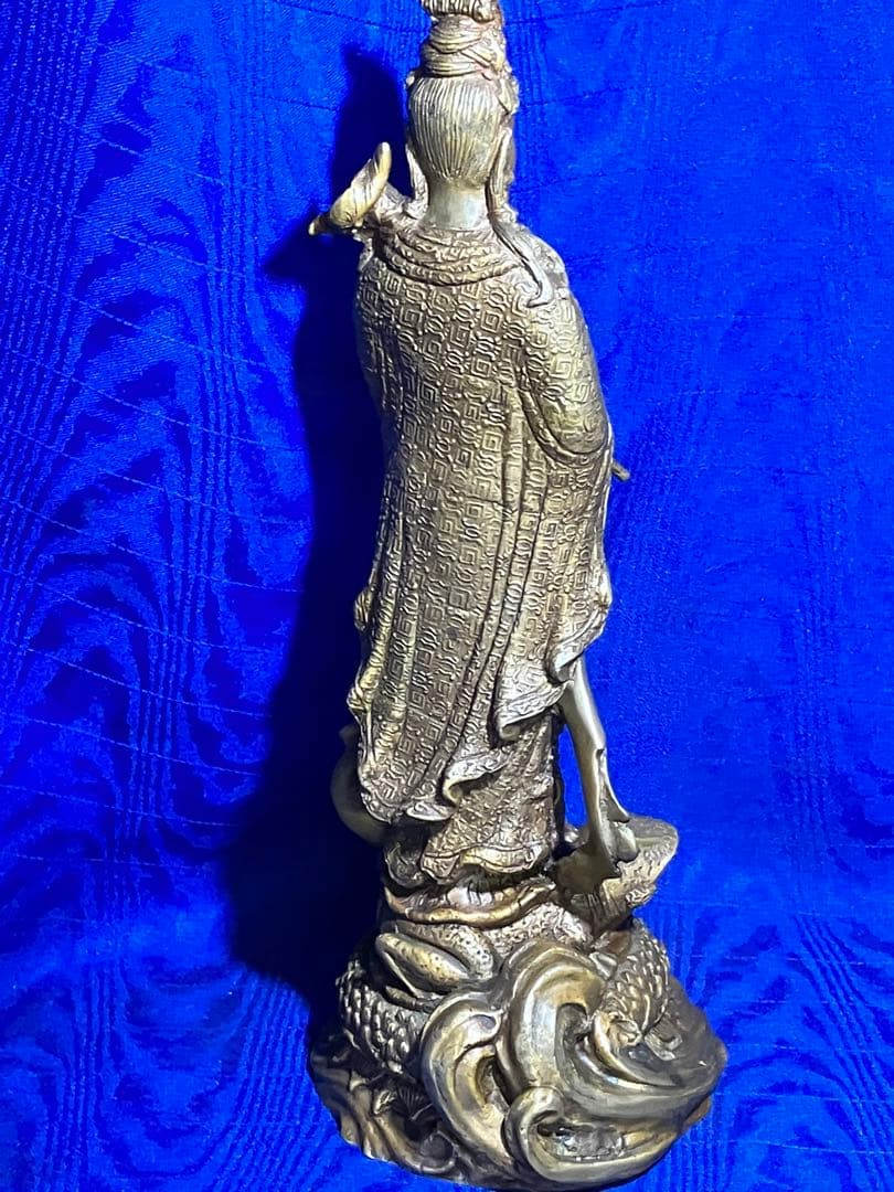 仏像　観音様　真鍮製　観音菩薩　金属　工芸　木製台座