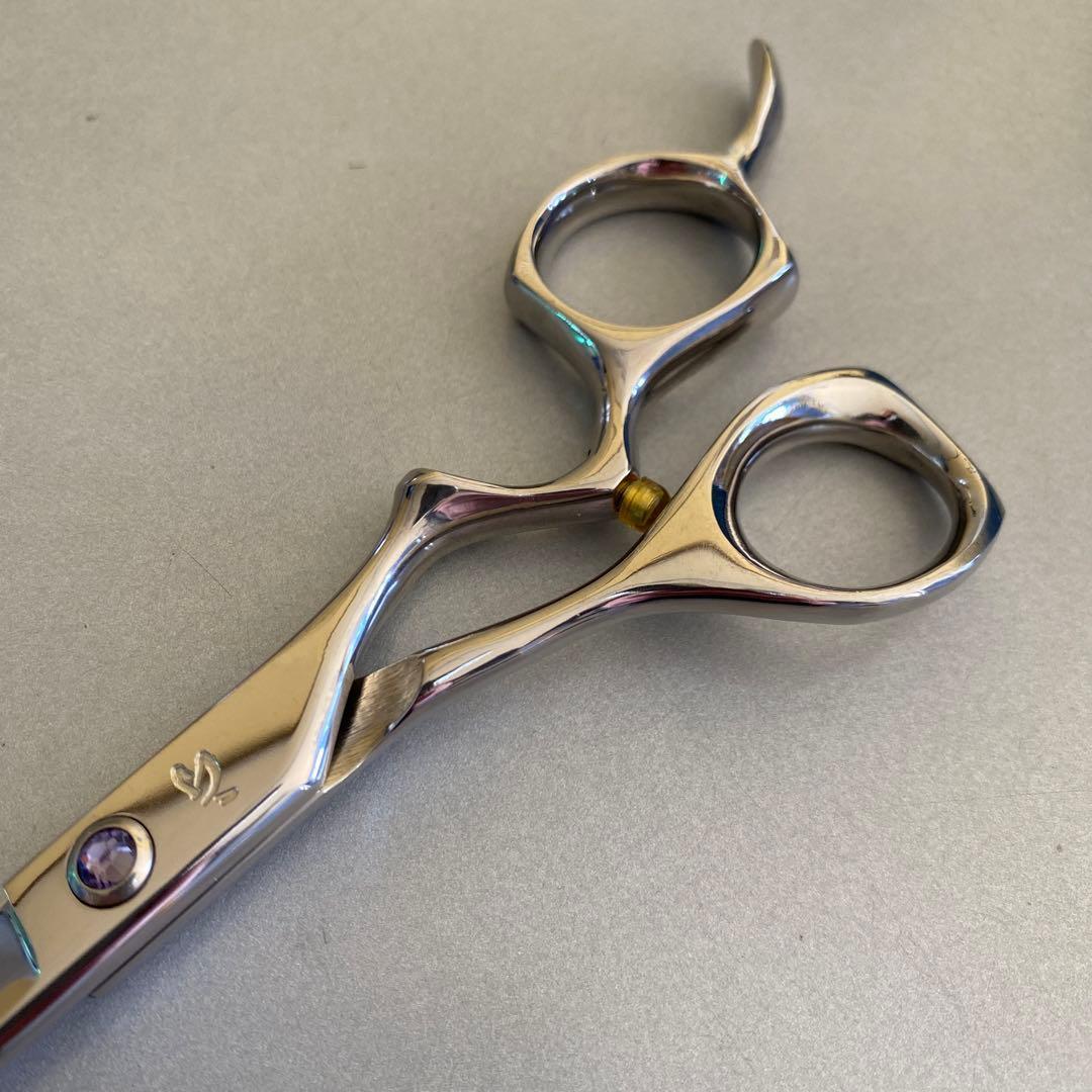 ６インチシザー 新品　オシャレなデザイン斬れアジ抜群