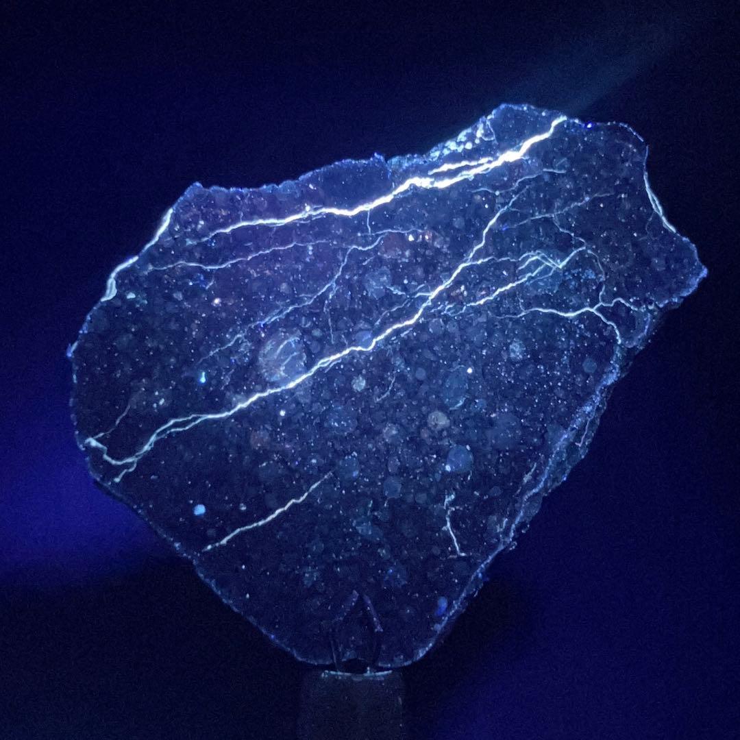 蛍光隕石 nwa12518 LL3 アンホテライト 5.8g フルスライス