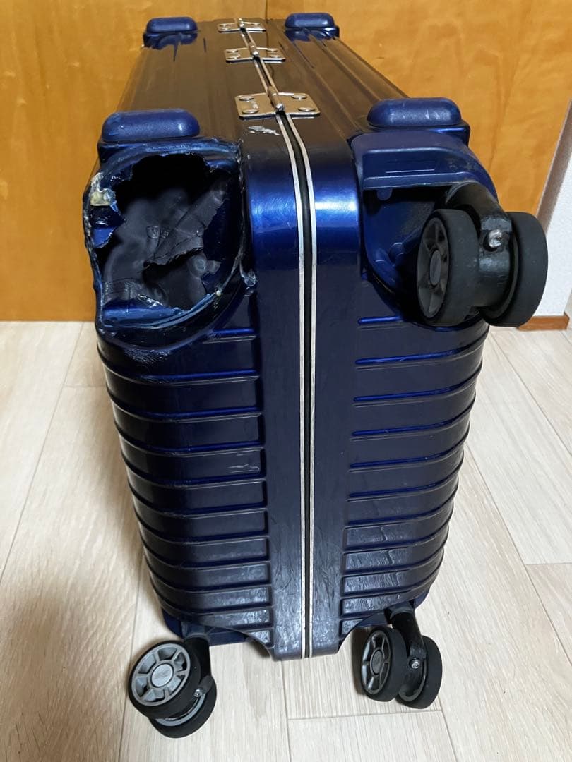 リモア キャリーケース 破損箇所あり