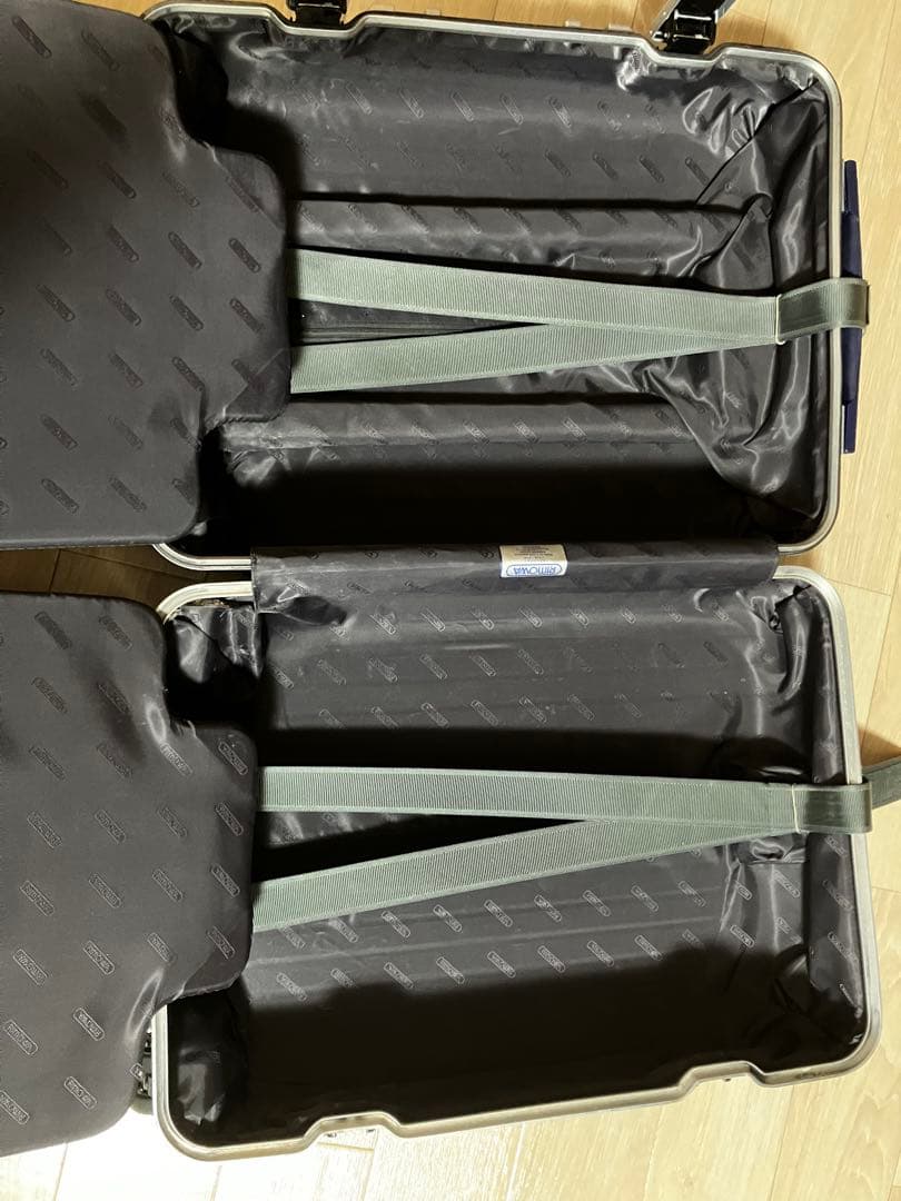 リモア キャリーケース 破損箇所あり