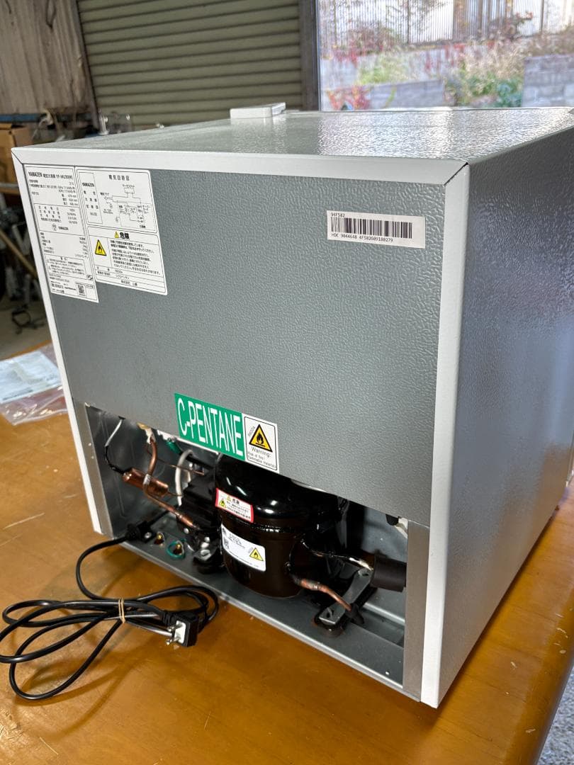 YAMAZEN 電気冷凍庫 31L YF-WU30(W) 2024年製 中古美品