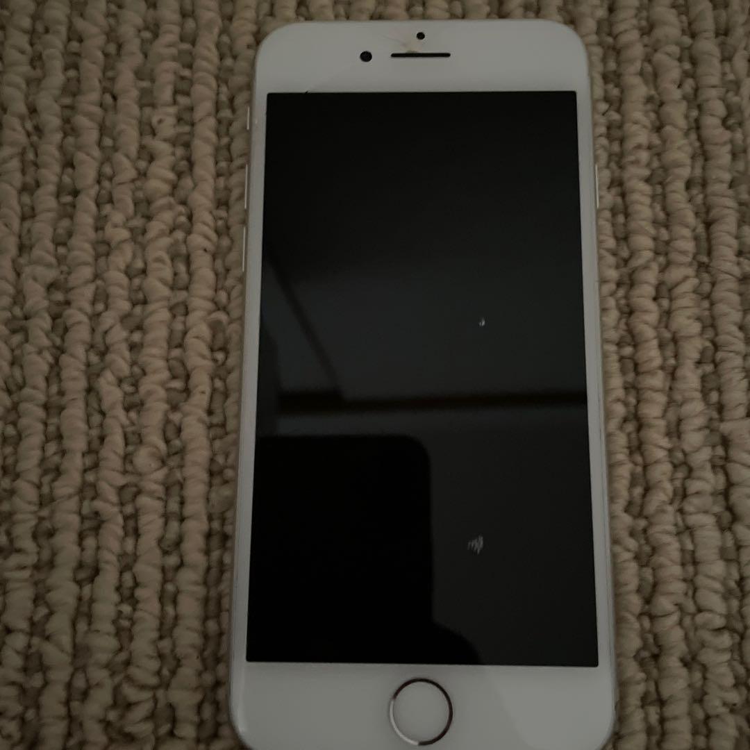 iPhone8 シルバー　64GB 本体のみ