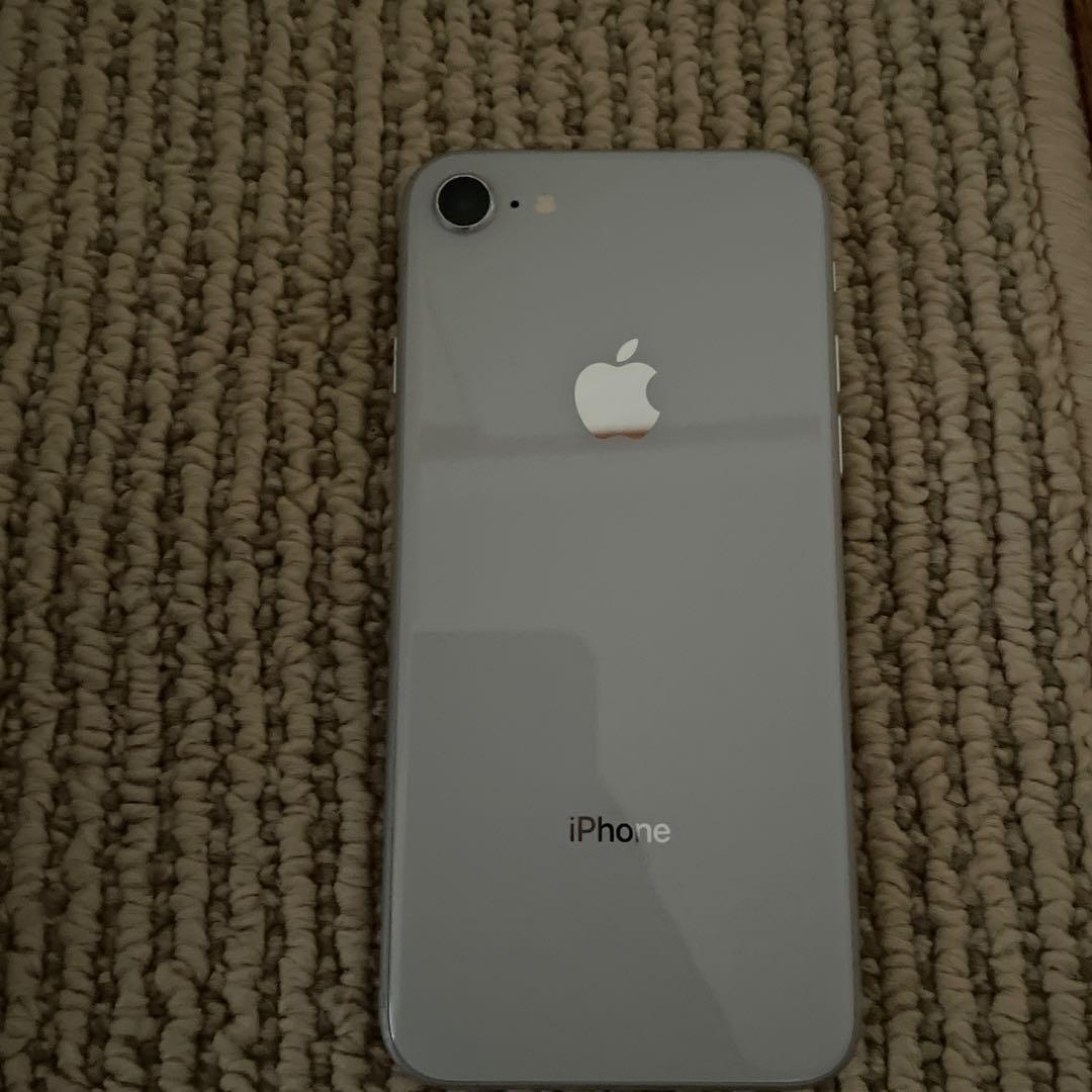 iPhone8 シルバー　64GB 本体のみ