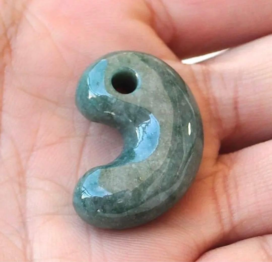 ☆超激レア!!☆完全別格品☆糸魚川翡翠☆超極上ろうかん質マーブル模様☆勾玉SSA