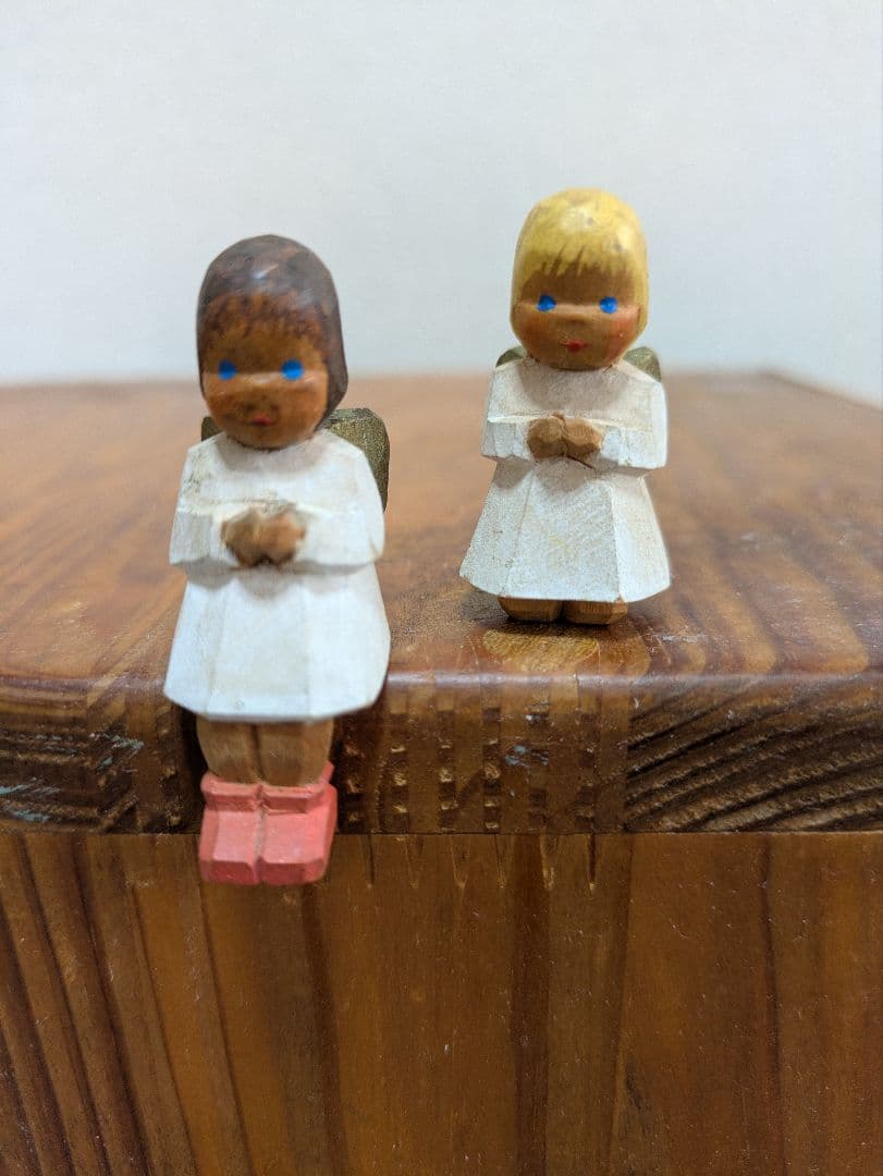 HAHN社天使の木彫り人形２体(ドイツ製)