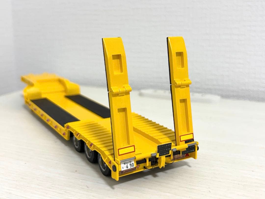 Dodge　1/50 3軸低床トレーラー自動あゆみ付　重機 建機