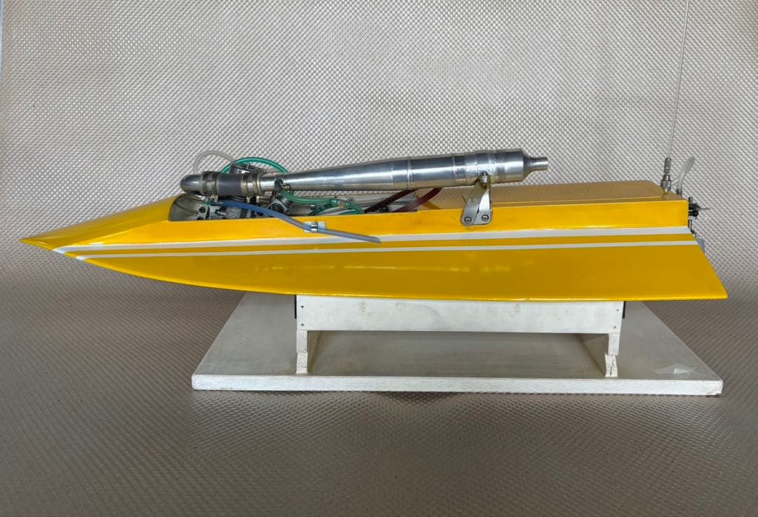 ラジコンエンジンボート