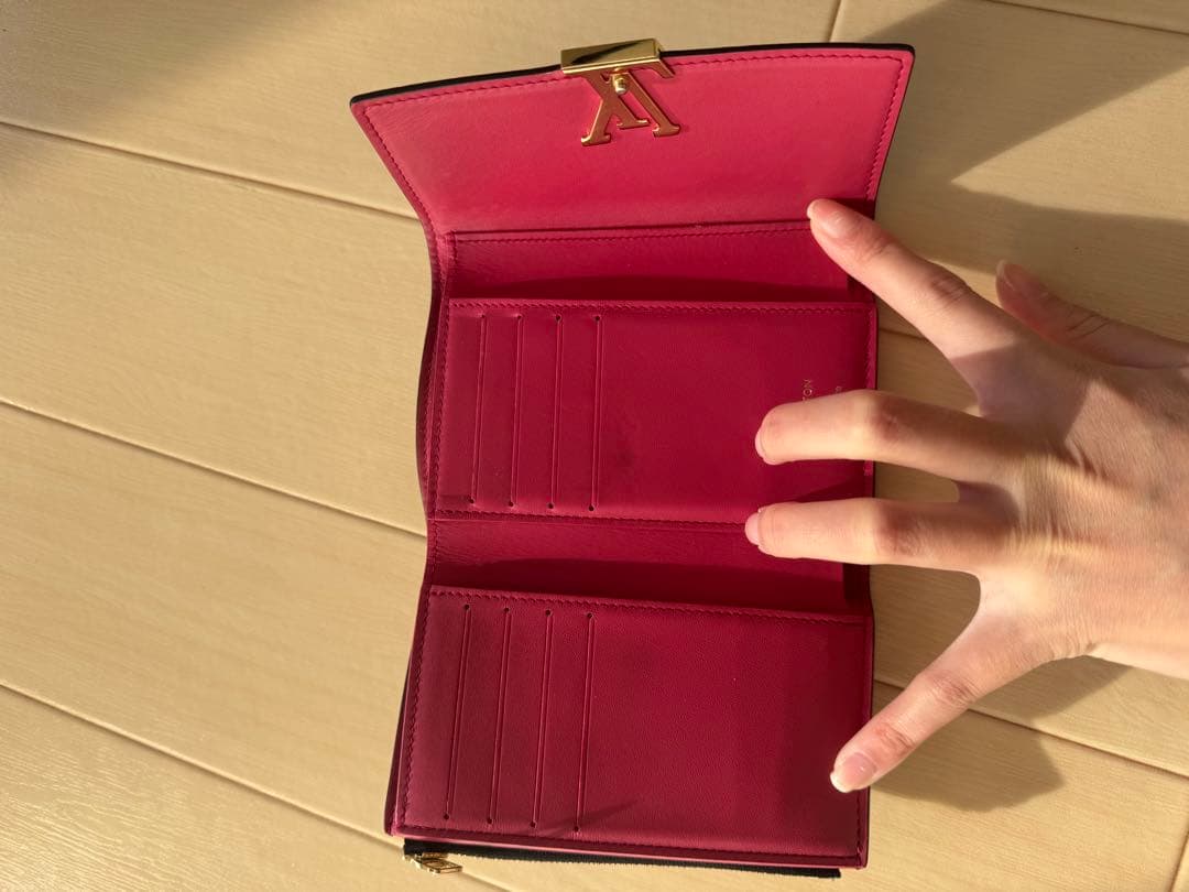 ルイヴィトン　ポルトフォイユ　カプシーヌ　三つ折り財布