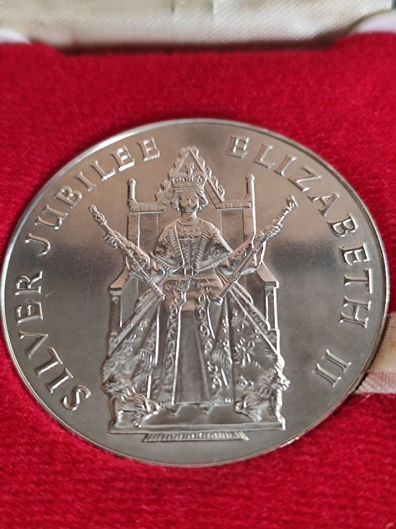 【希少】1977 イギリス エリザベス ジュビリー 中型 シルバー銀メダル