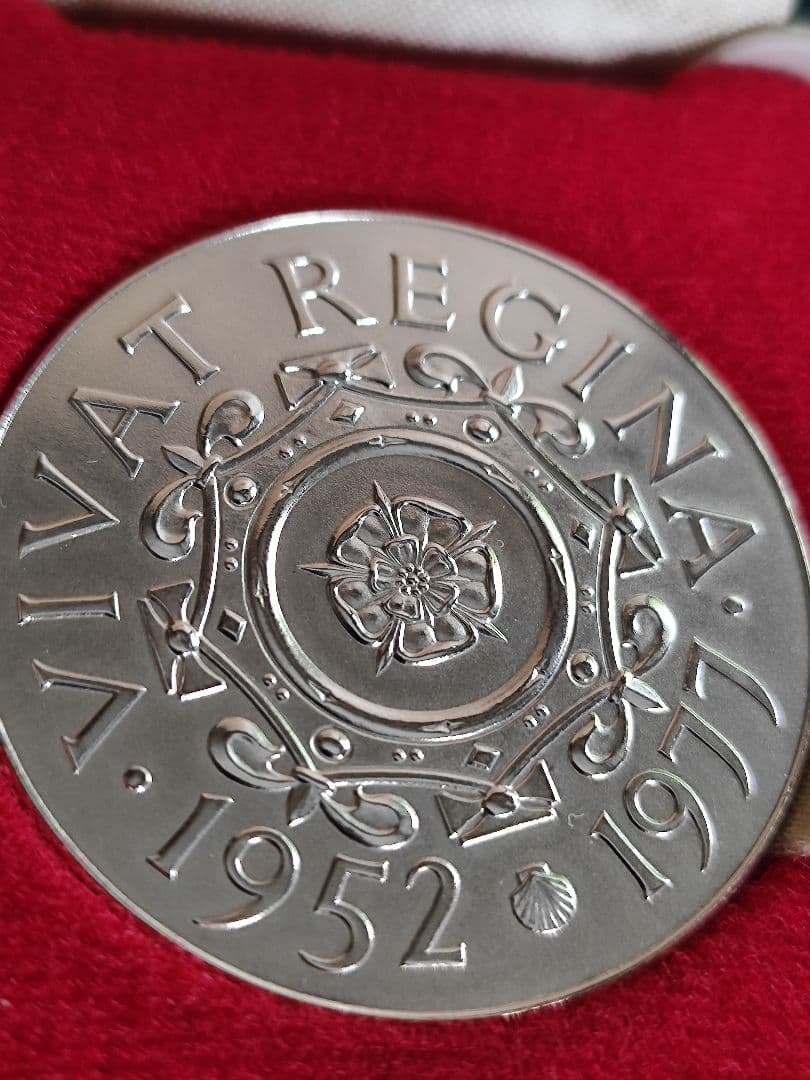 【希少】1977 イギリス エリザベス ジュビリー 中型 シルバー銀メダル