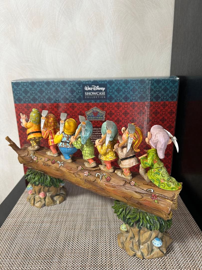ディズニー　７人の小人　ジム・ショア　木彫り調フィギュア 家路への行進