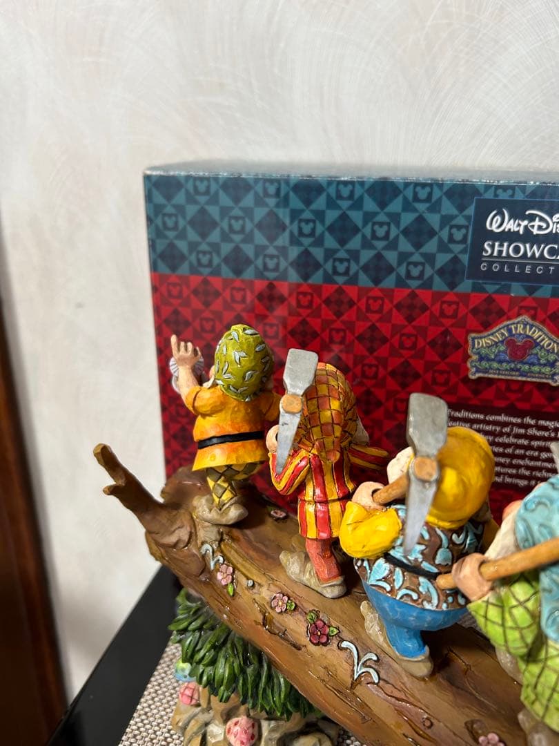 ディズニー　７人の小人　ジム・ショア　木彫り調フィギュア 家路への行進