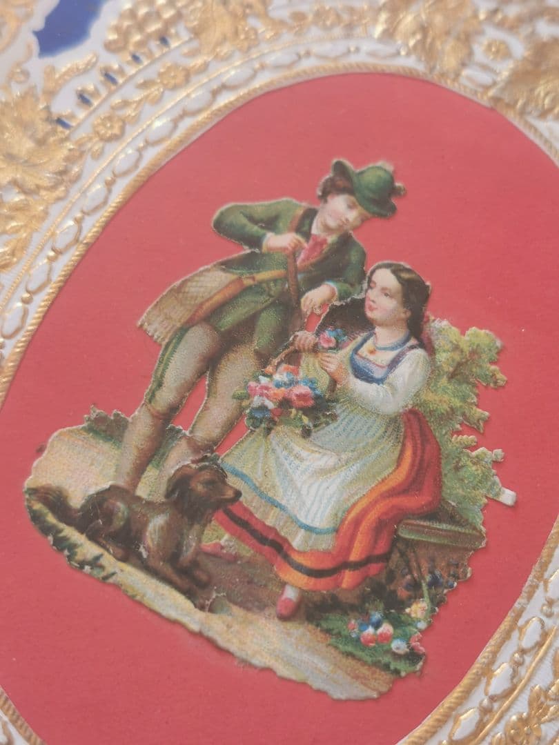 アンティーク 薔薇の花籠を持つカップルと犬 エンボス金彩 麻布ガラス金彩フレーム