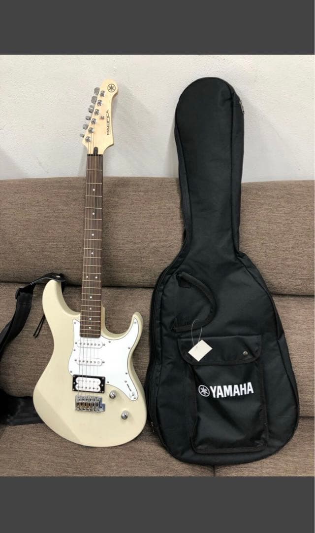 Yamaha Pacific 112vエレキギター アイボリー ギターケース付き