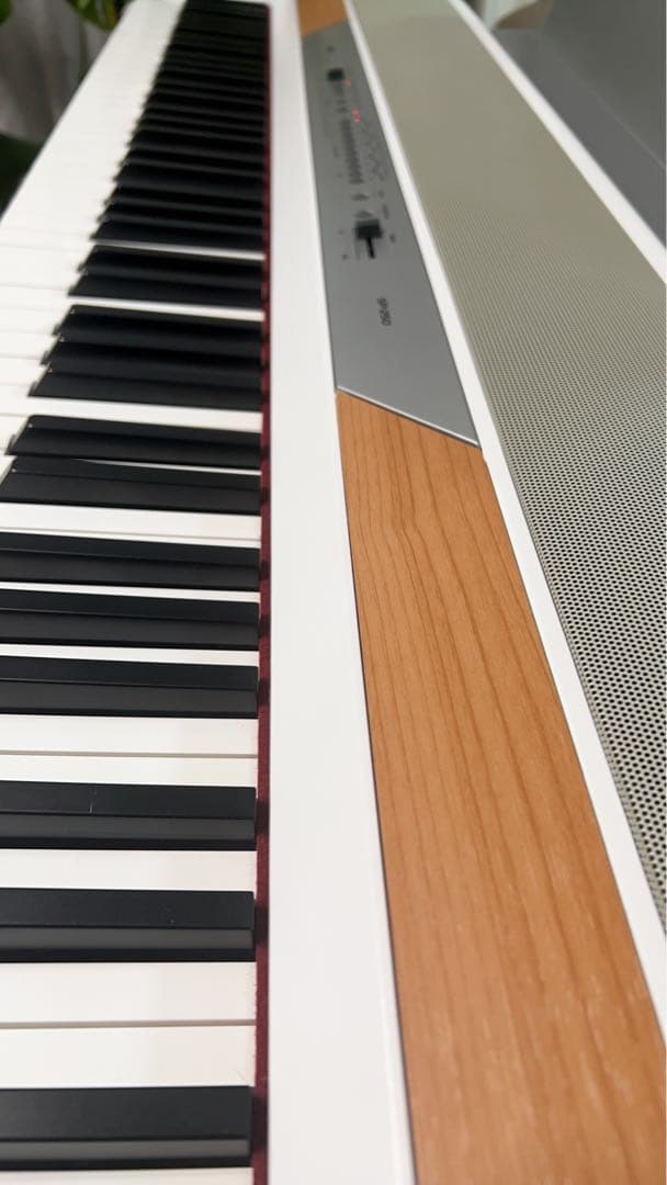 【取置き】ホワイトの88鍵電子ピアノKORG SP-250