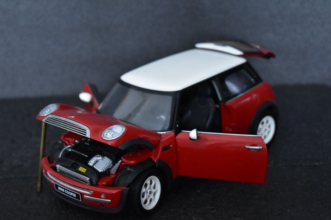 [絶版] 1/18 オートアート ミニクーパー ミニカー エンジン再現