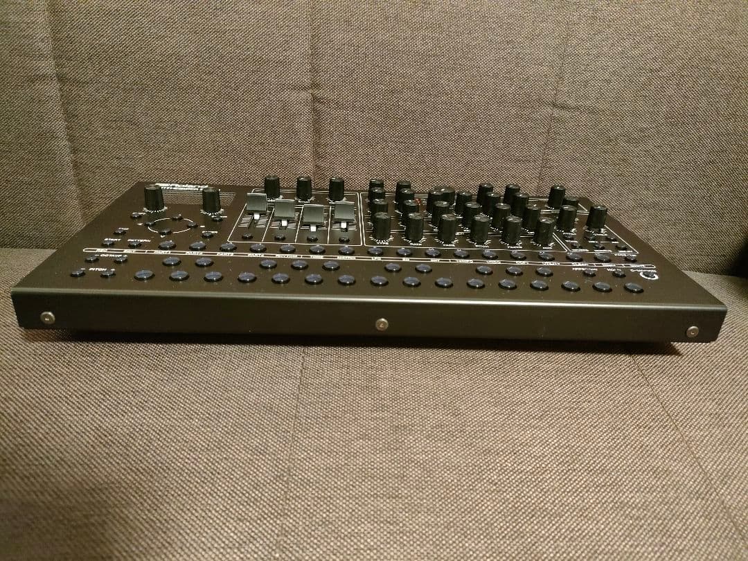 鍵盤楽器 Roland SH-4d Desktop Synthesizer